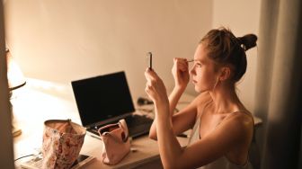 6 Tips Make Up untuk Usia 30-an, Cocok Agar Tampilan Tetap Awet Muda!