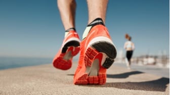 Review Sepatu Lari Carbon Plate Lokal: Worth It Nggak Buat Pelari Pemula, Cuma Lari 5 KM?