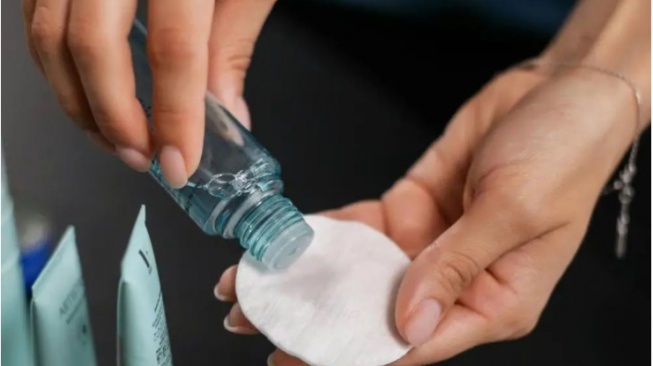 4 Hydrating Toner Formula Ringan untuk Melembapkan Kulit Kering dan Iritasi